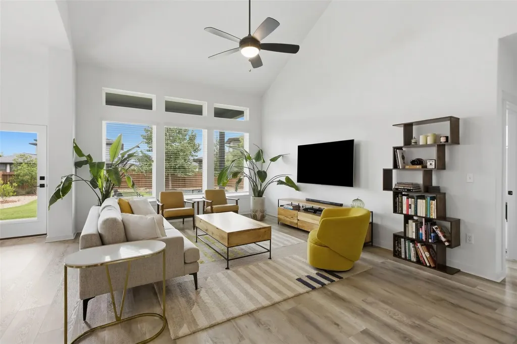 9001 Spire View Austin TX 78744