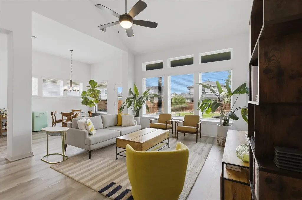 9001 Spire View Austin TX 78744