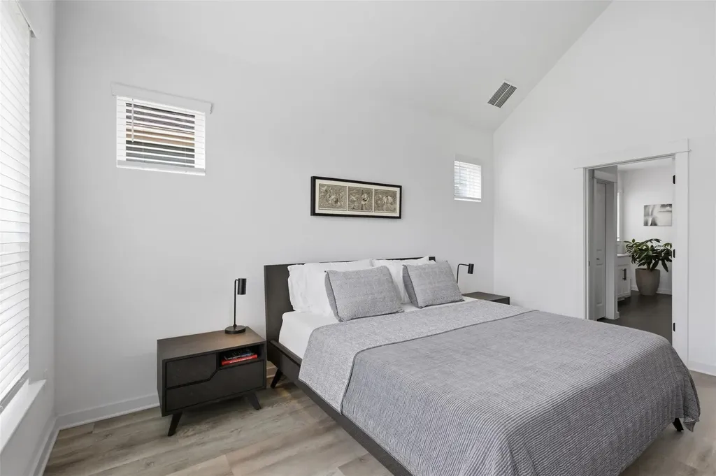 9001 Spire View Austin TX 78744