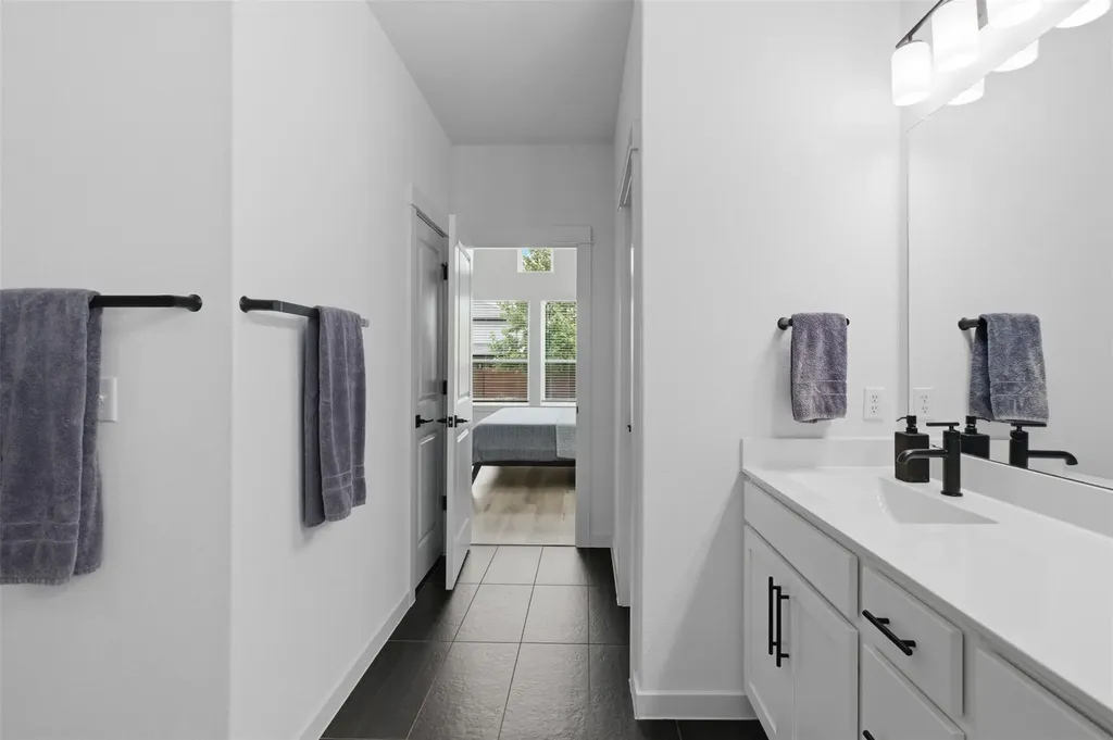 9001 Spire View Austin TX 78744