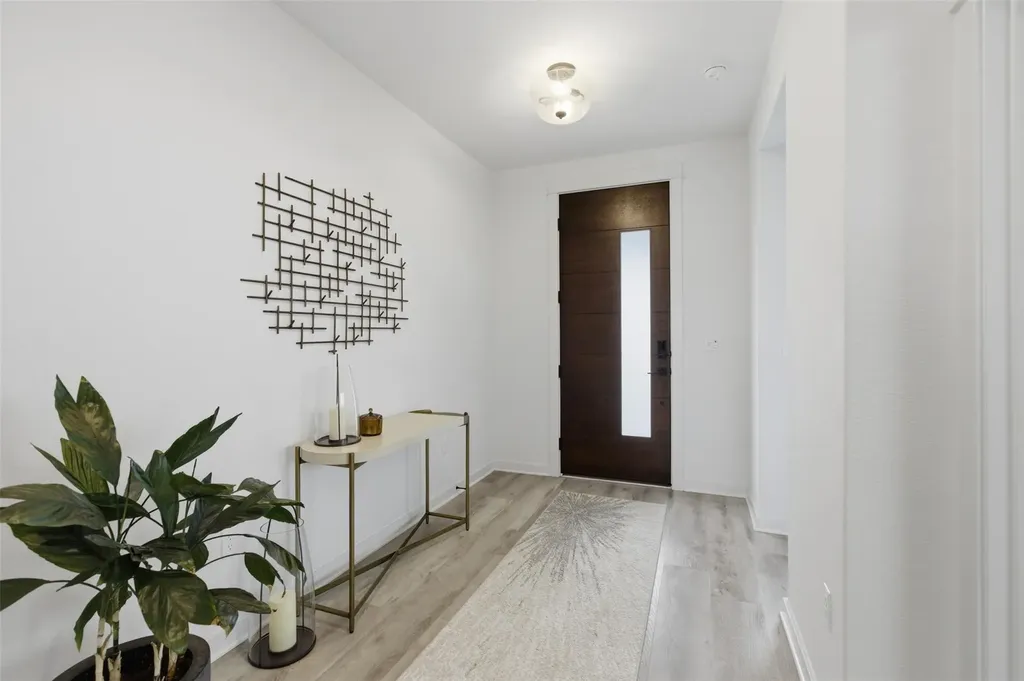 9001 Spire View Austin TX 78744