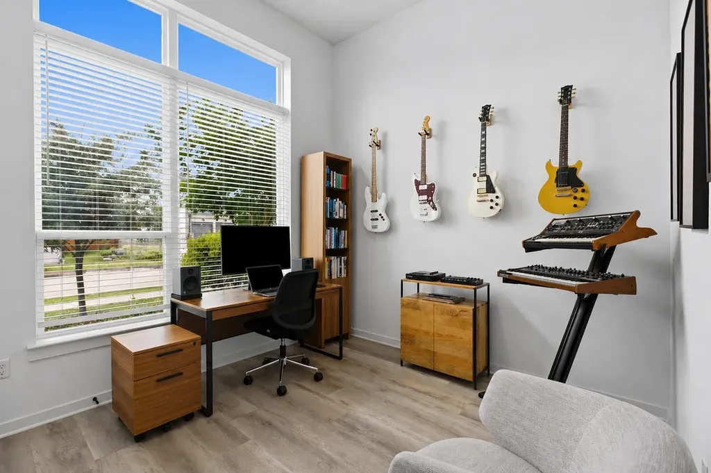 9001 Spire View Austin TX 78744