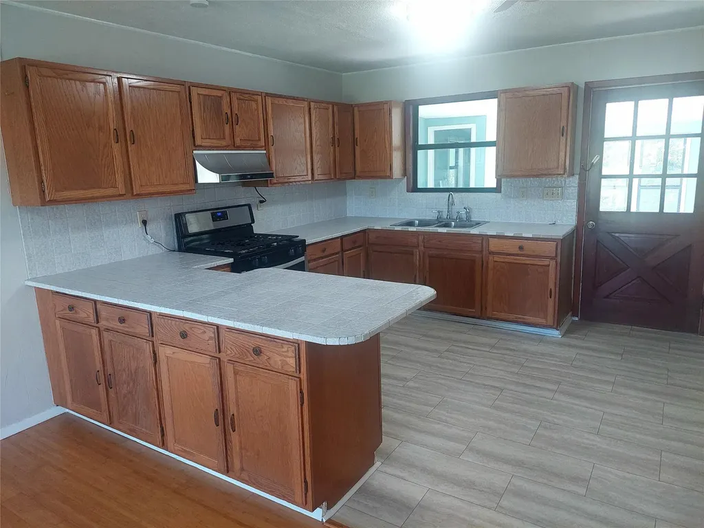 4553 Mccall Creek Road Blanco TX 78606