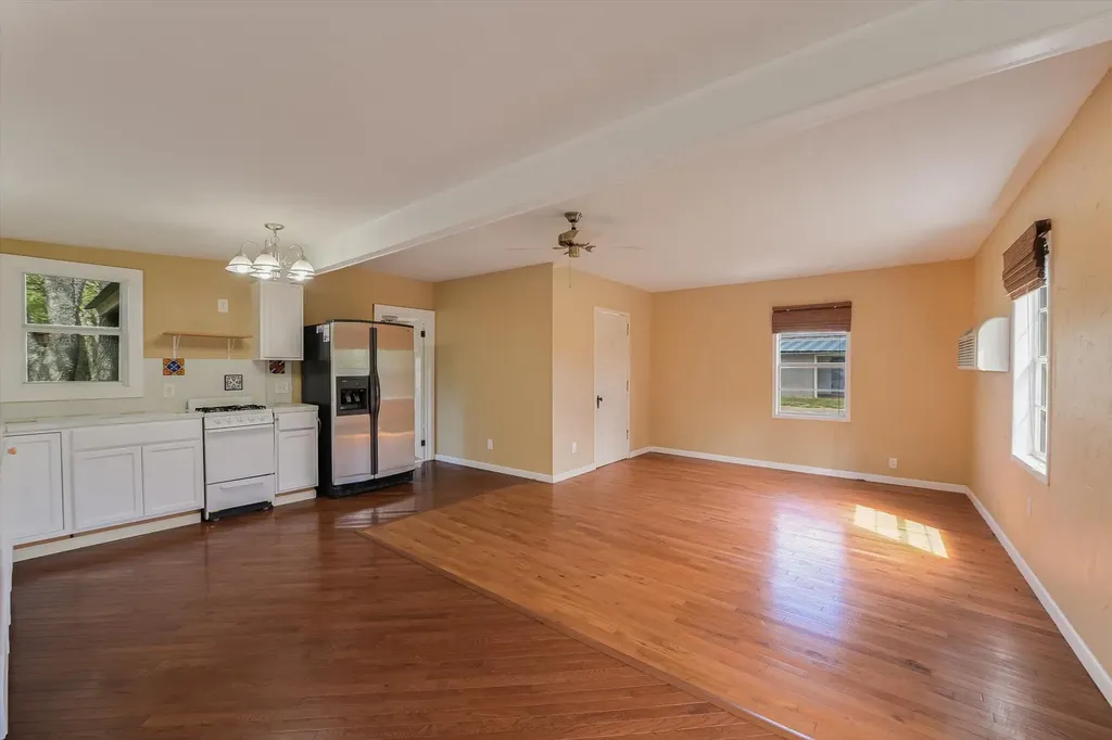 4553 Mccall Creek Road Blanco TX 78606