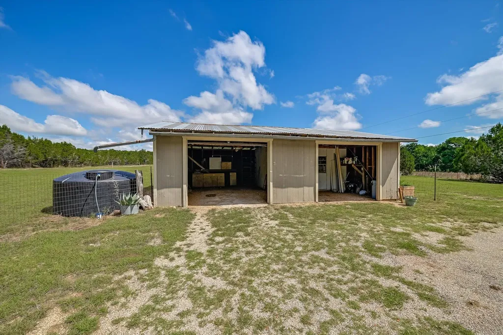 4553 Mccall Creek Road Blanco TX 78606