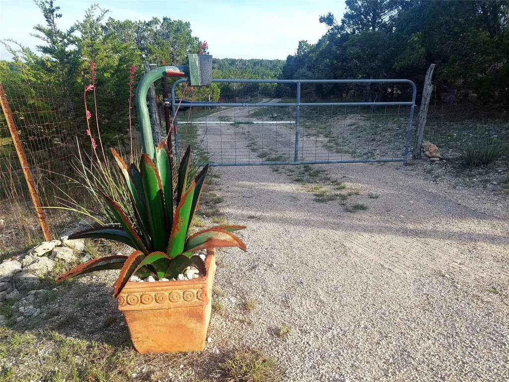 4553 Mccall Creek Road Blanco TX 78606