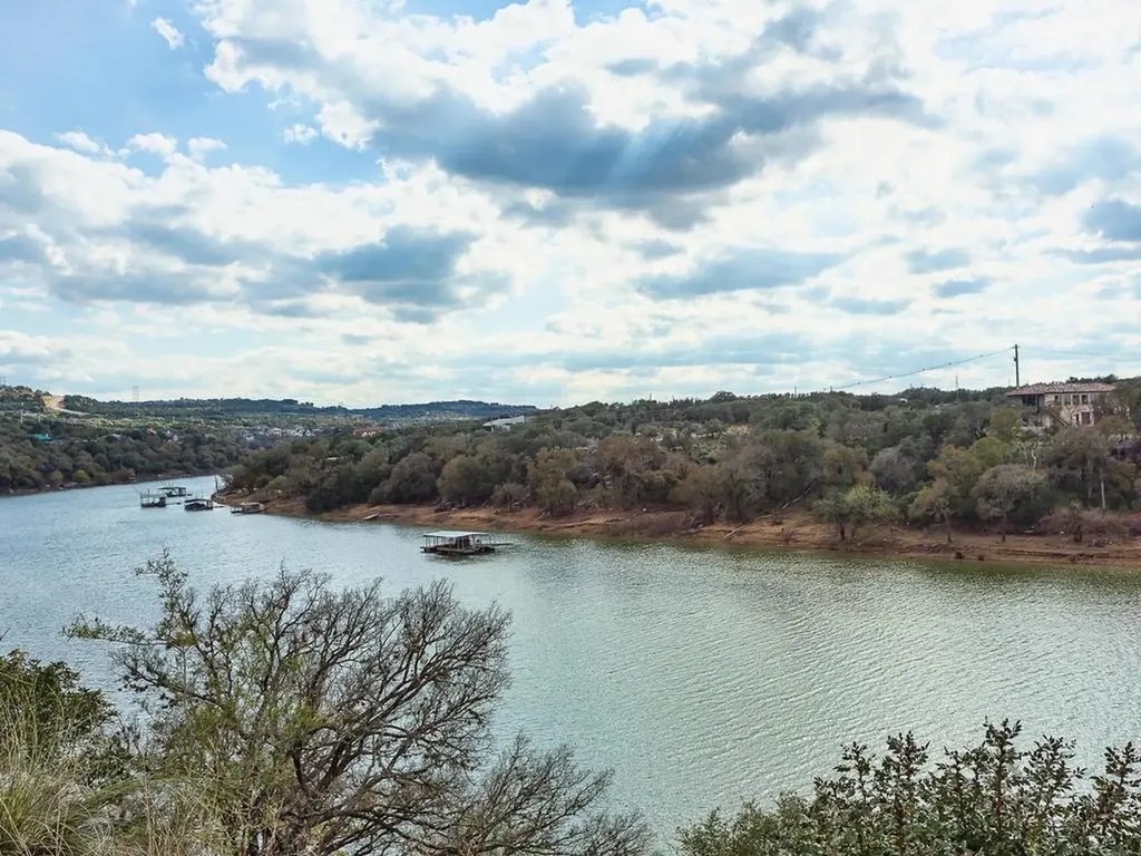 1102 Cliffview Drive Spicewood TX 78669