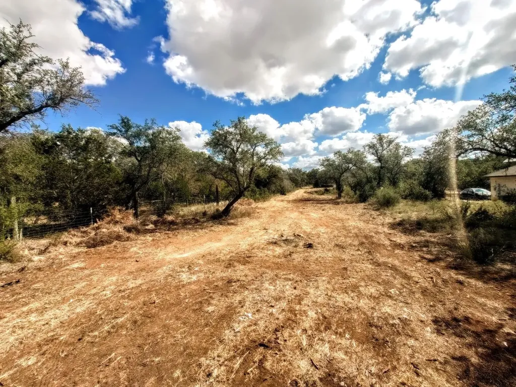 1102 Cliffview Drive Spicewood TX 78669