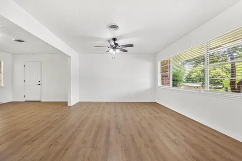 1318 Live Oak Drive Belton TX 76513