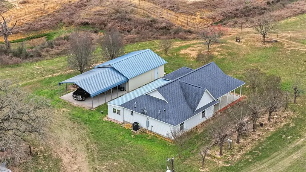 369 Young School House Road Smithville TX 78957