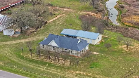 369 Young School House Road Smithville TX 78957