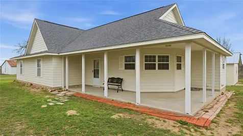 369 Young School House Road Smithville TX 78957