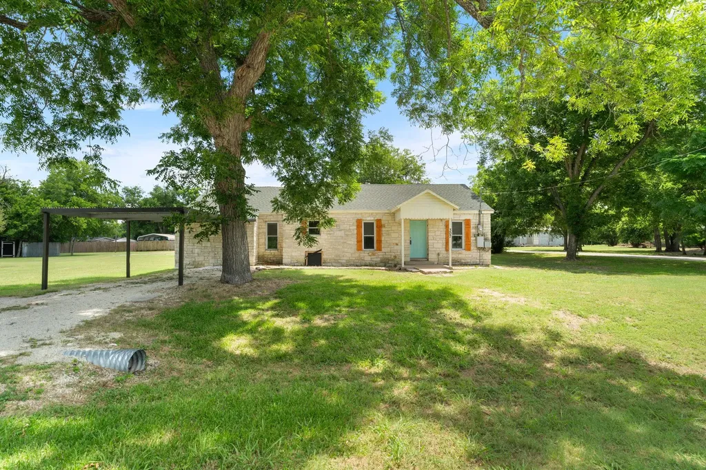 307 Crockett Street Holland TX 76534