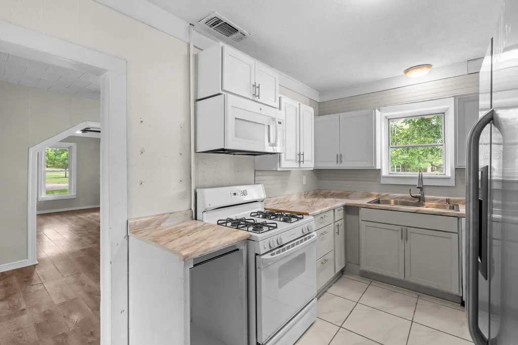 307 Crockett Street Holland TX 76534