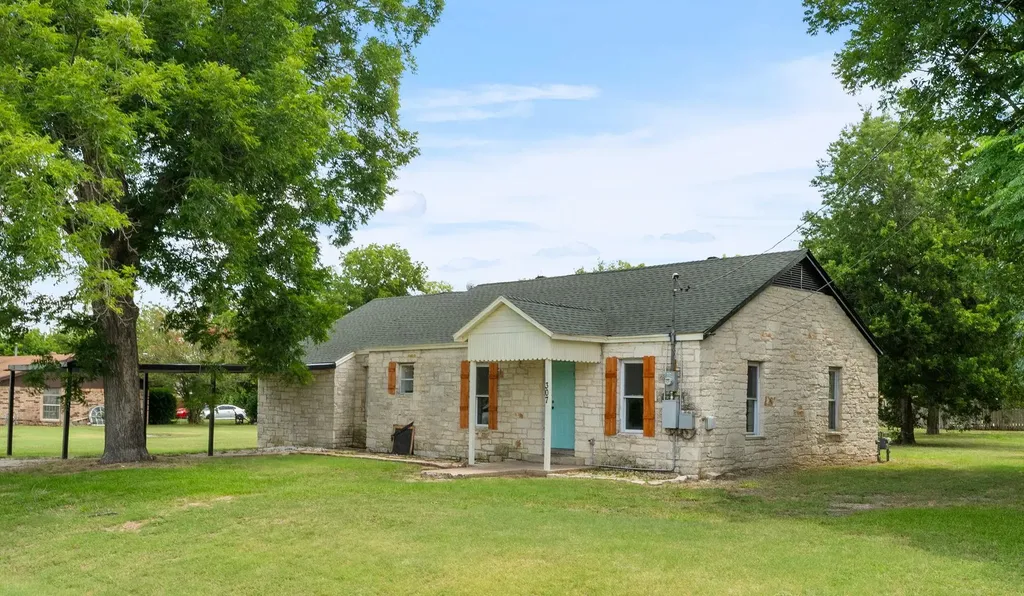 307 Crockett Street Holland TX 76534