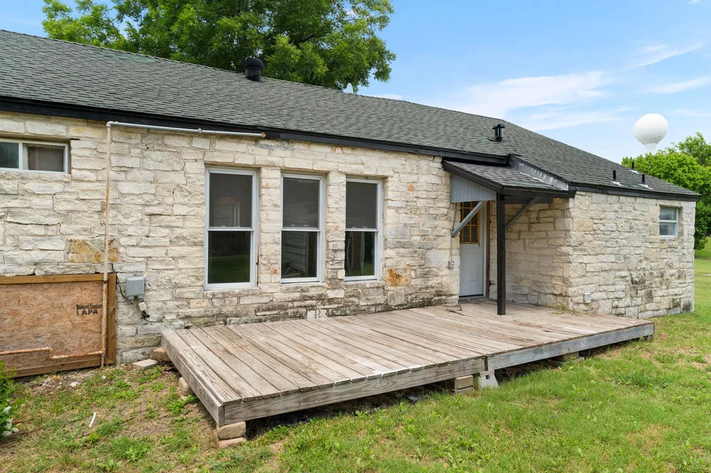 307 Crockett Street Holland TX 76534