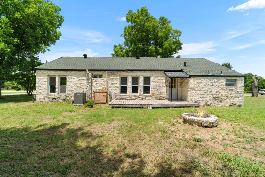 307 Crockett Street Holland TX 76534