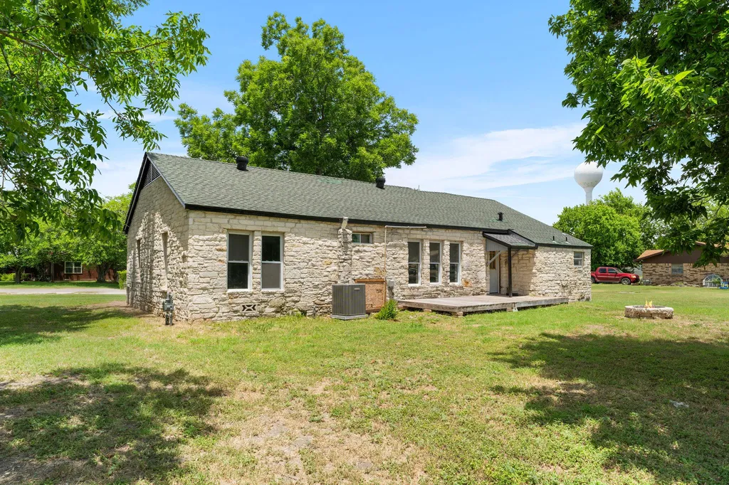307 Crockett Street Holland TX 76534
