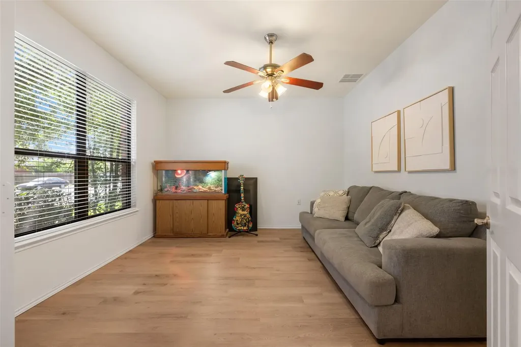 6317 Baythorne Drive Austin TX 78747