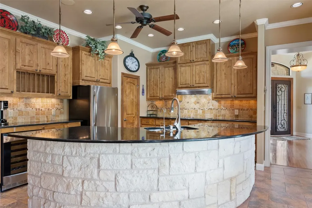 208 Hacienda Place Dripping Springs TX 78620