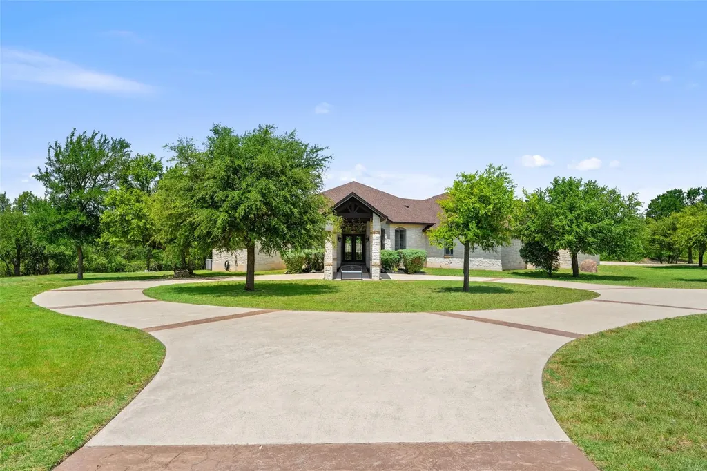 208 Hacienda Place Dripping Springs TX 78620