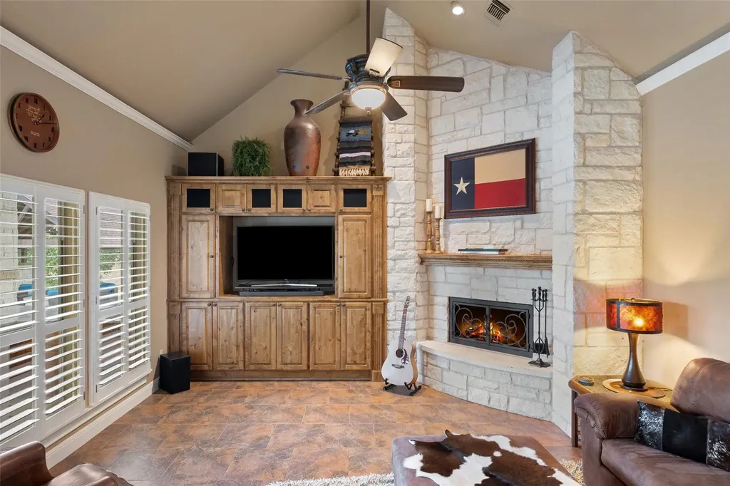 208 Hacienda Place Dripping Springs TX 78620