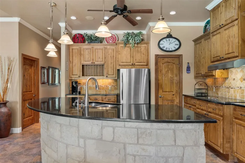 208 Hacienda Place Dripping Springs TX 78620