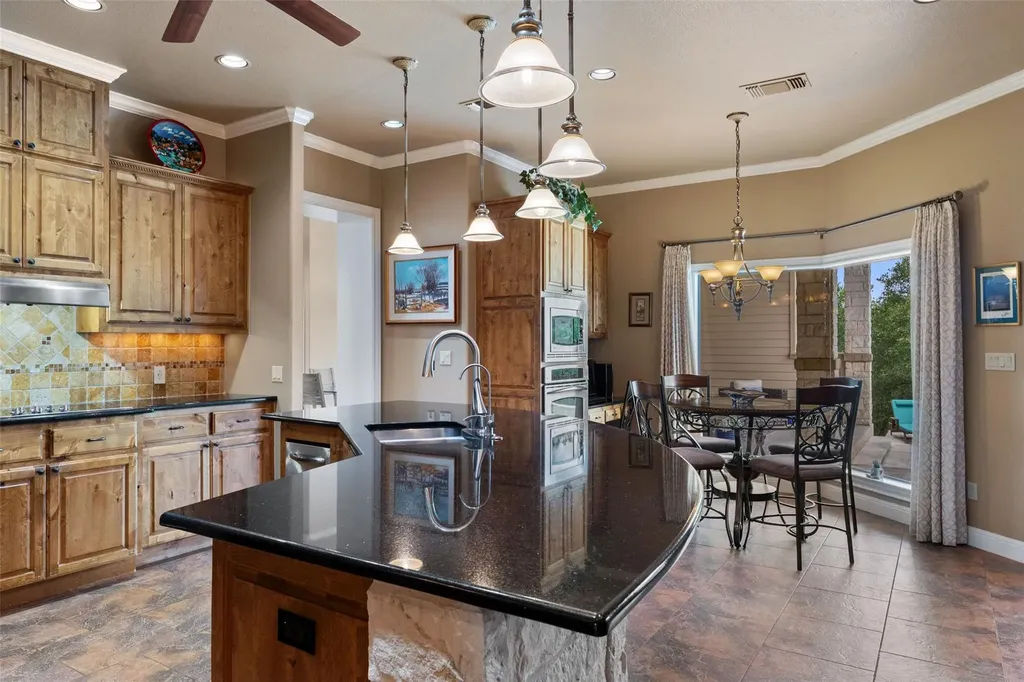 208 Hacienda Place Dripping Springs TX 78620