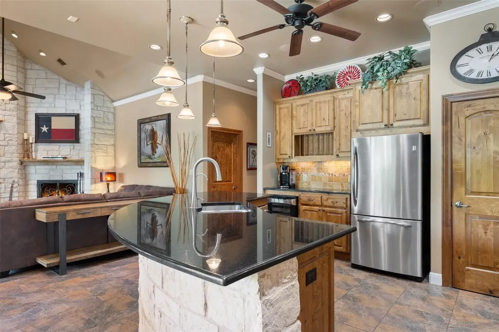 208 Hacienda Place Dripping Springs TX 78620
