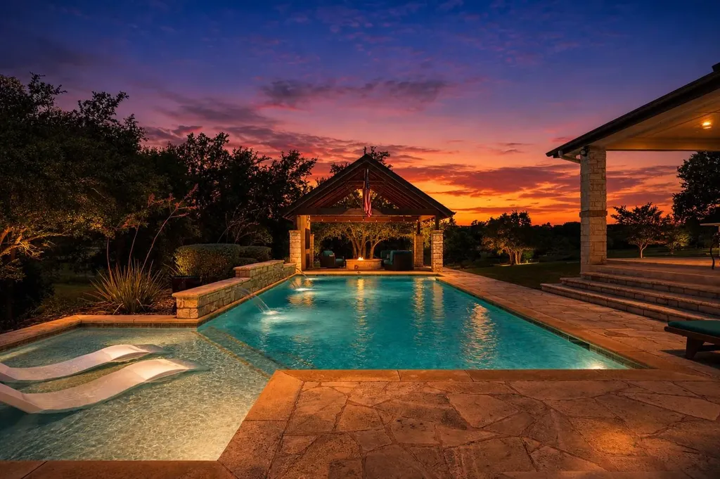 208 Hacienda Place Dripping Springs TX 78620