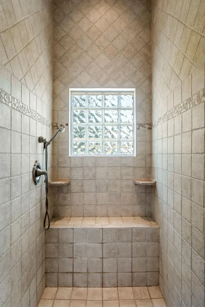 208 Hacienda Place Dripping Springs TX 78620