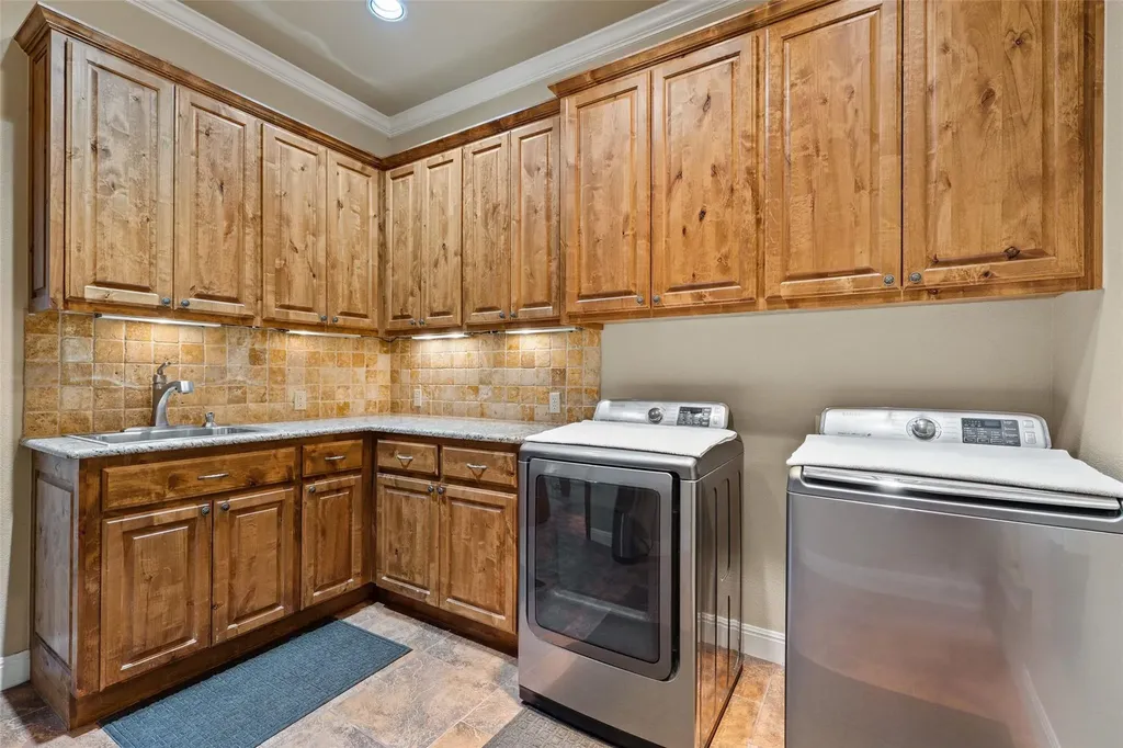 208 Hacienda Place Dripping Springs TX 78620