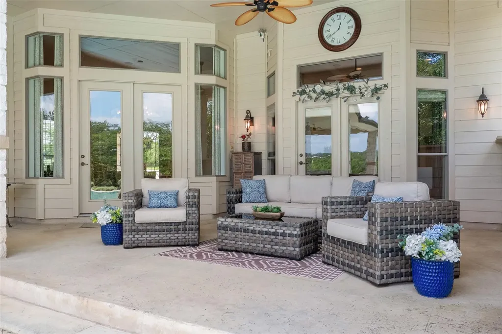 208 Hacienda Place Dripping Springs TX 78620