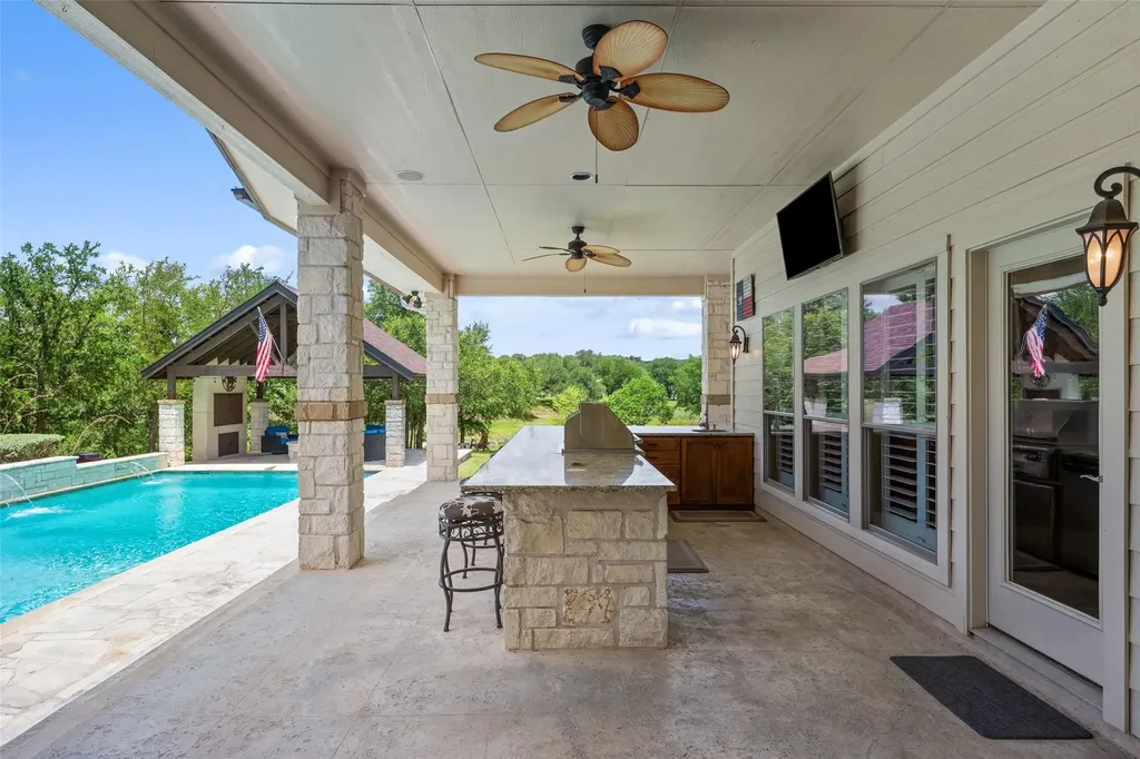 208 Hacienda Place Dripping Springs TX 78620