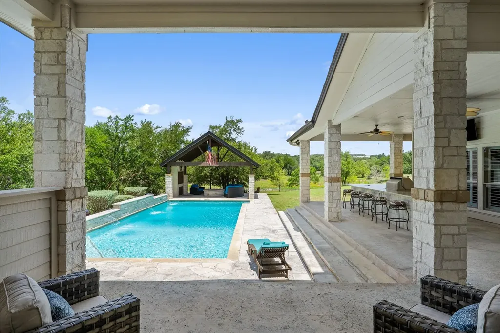208 Hacienda Place Dripping Springs TX 78620