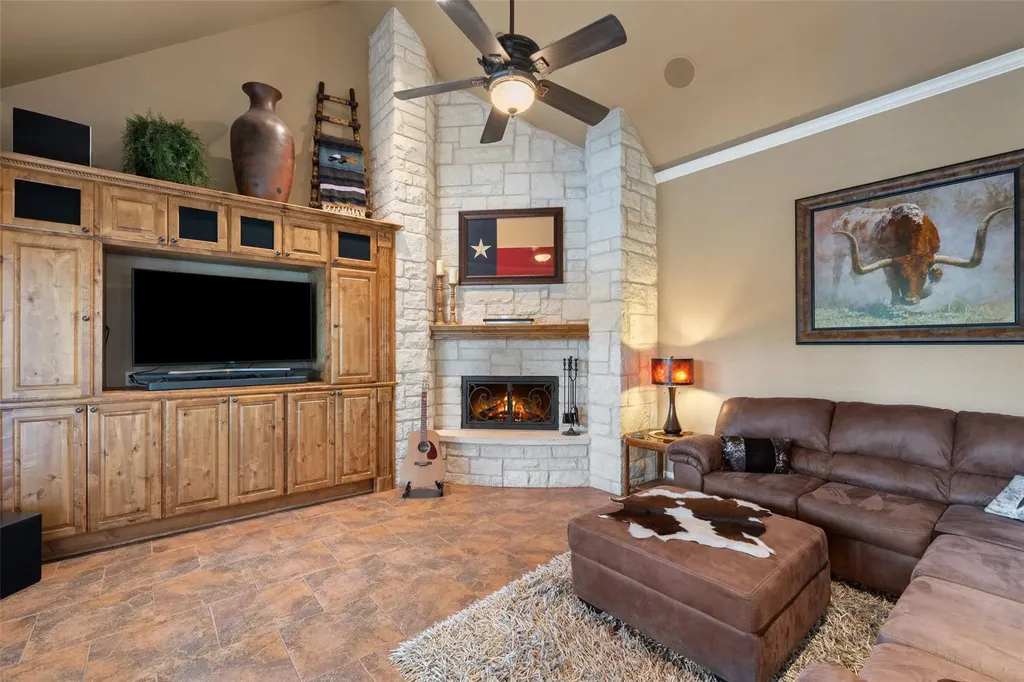 208 Hacienda Place Dripping Springs TX 78620