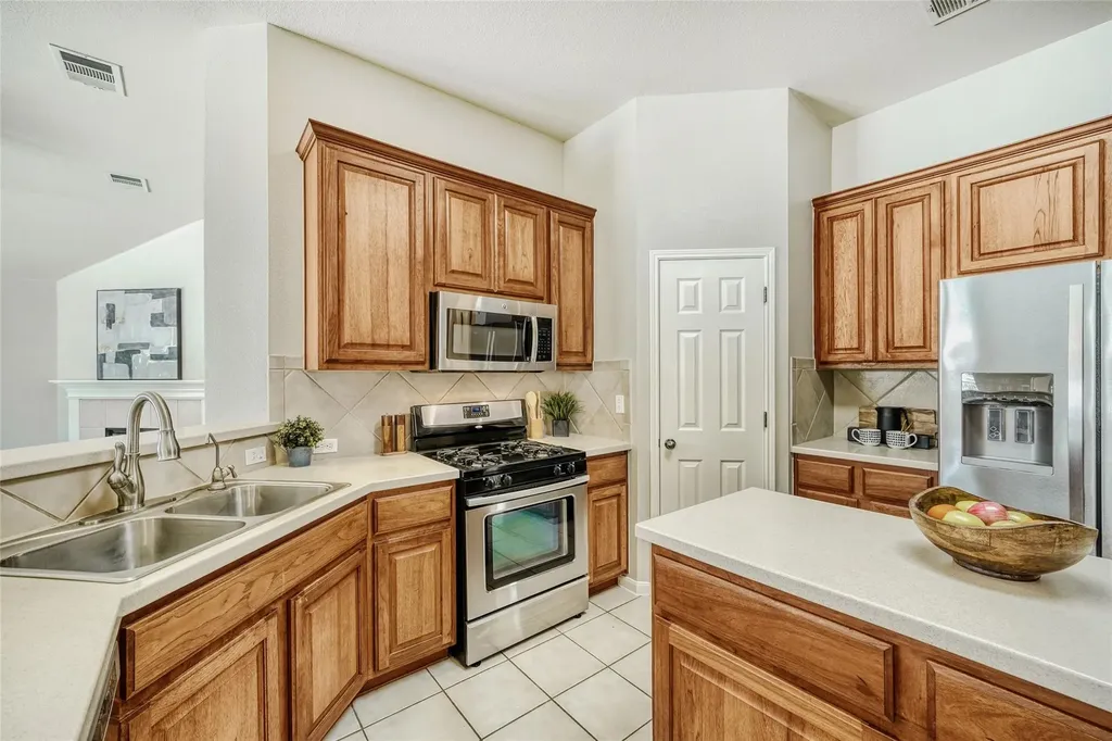 616 Portchester Castle Path Pflugerville TX 78660