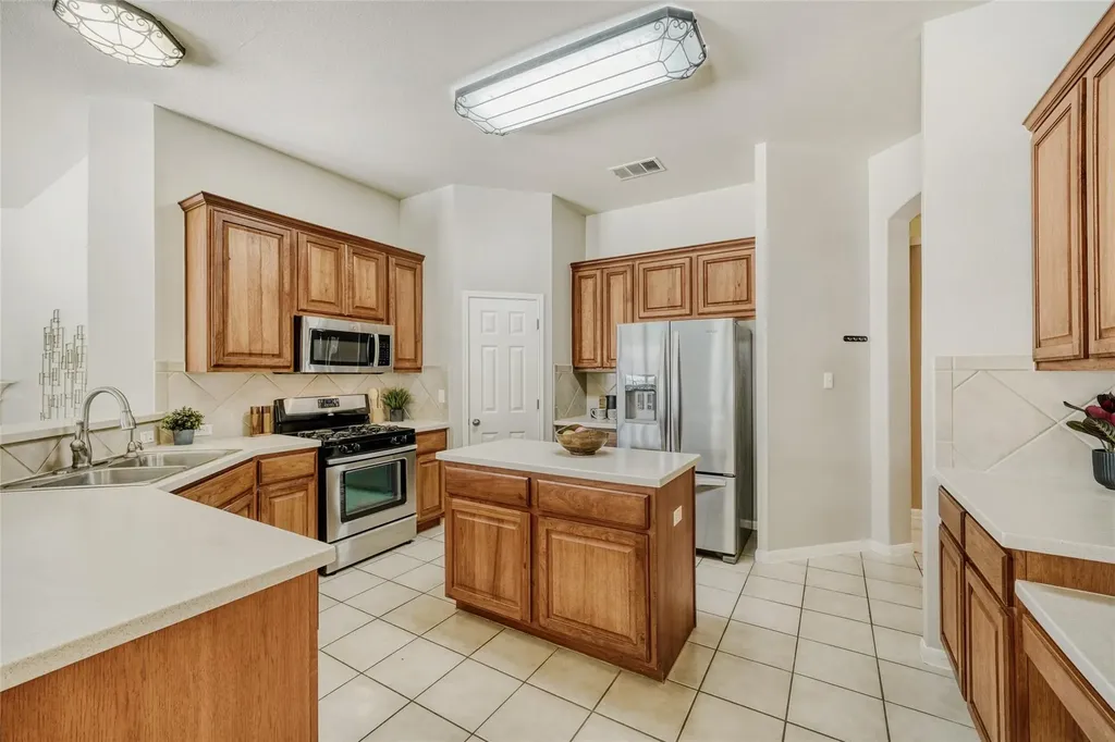 616 Portchester Castle Path Pflugerville TX 78660
