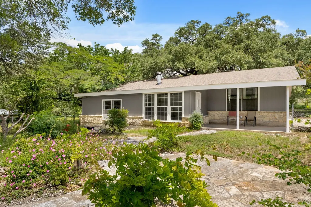 600 Windrush Canyon Lake TX 78133