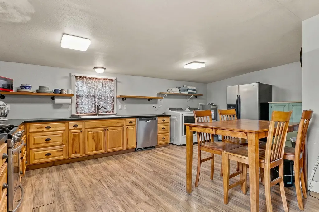 600 Windrush Canyon Lake TX 78133