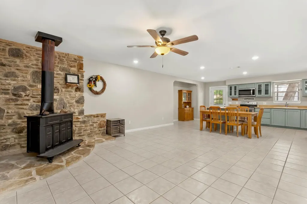 600 Windrush Canyon Lake TX 78133