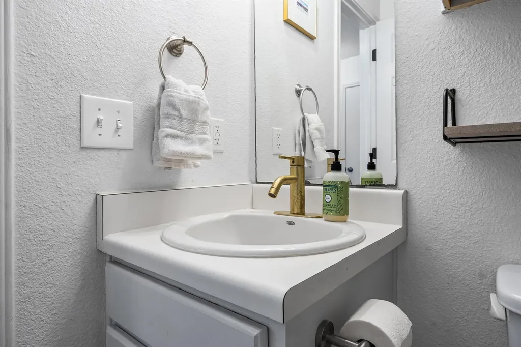 6809 Sabrina Drive Austin TX 78747