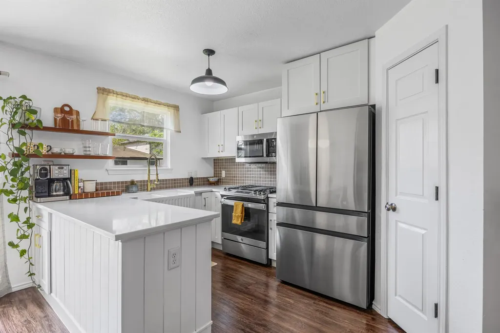 6809 Sabrina Drive Austin TX 78747