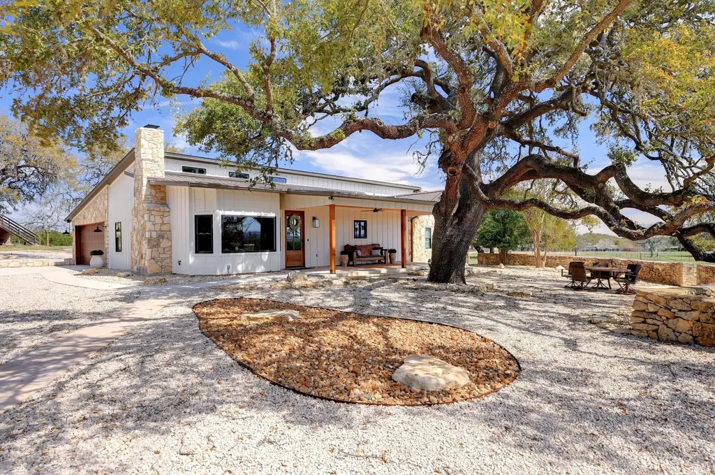 1668 Rocky Road Blanco TX 78606