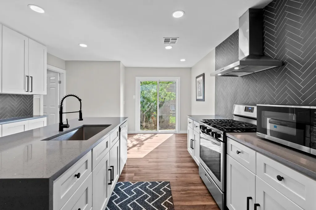 11811 Rotherham Drive Austin TX 78753