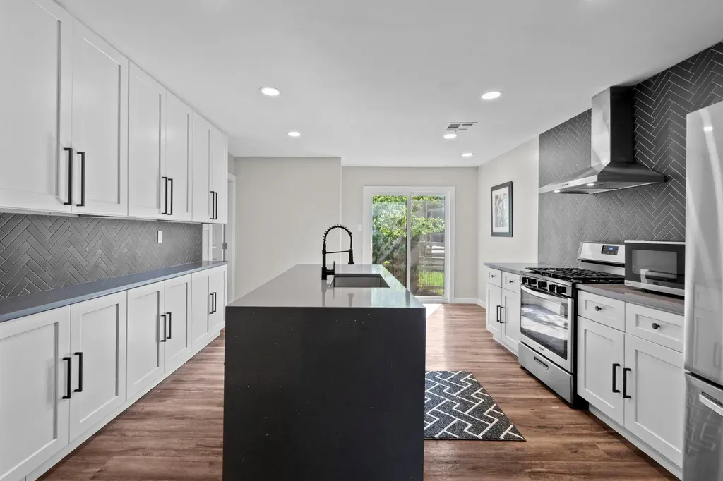 11811 Rotherham Drive Austin TX 78753