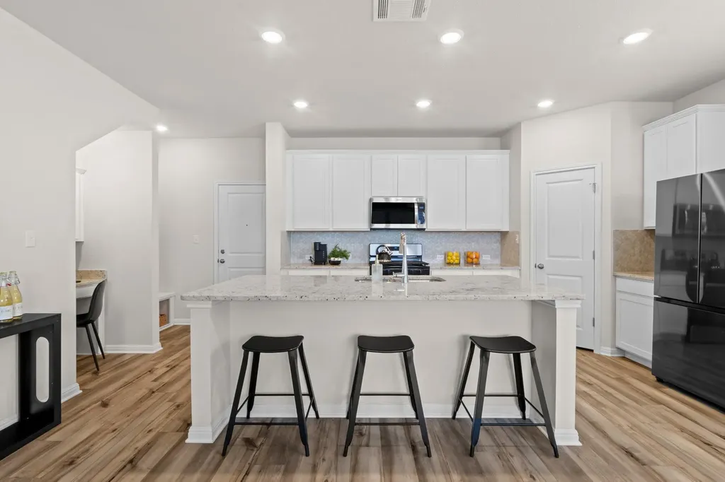 688 Lone Peak Way Dripping Springs TX 78620