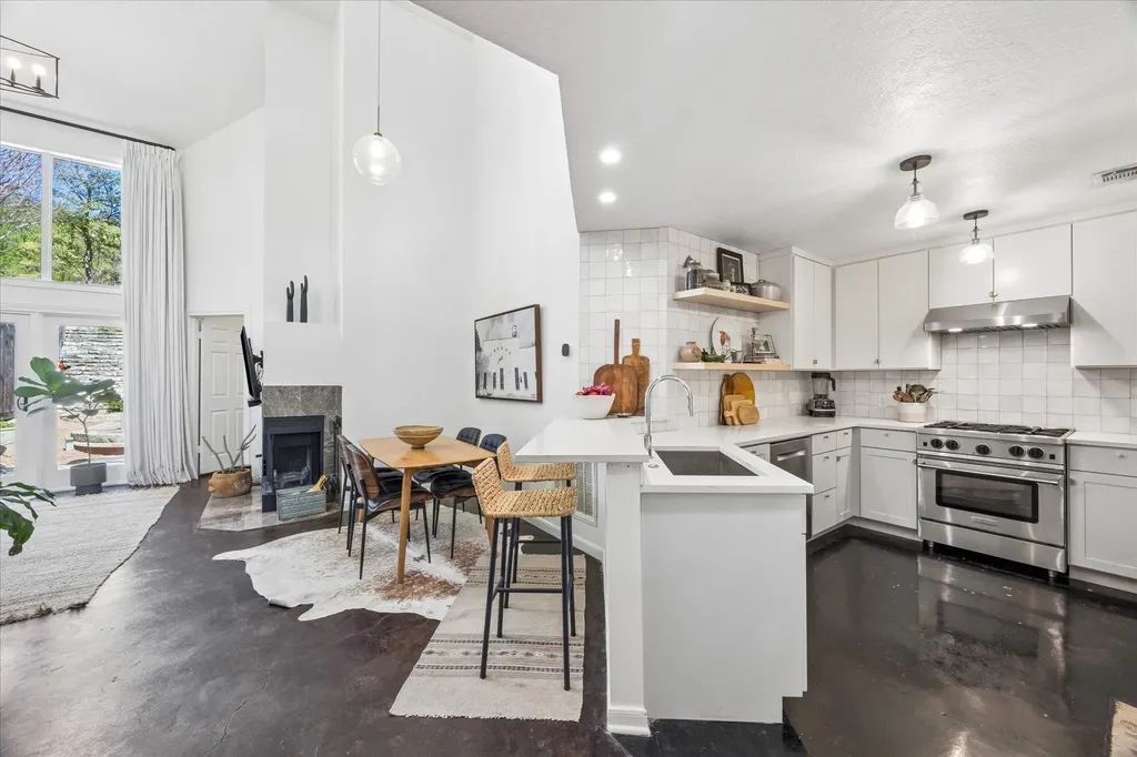 6602 Mesa Hollow Drive Austin TX 78750