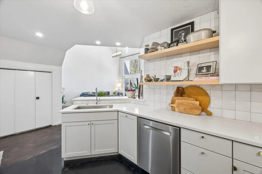 6602 Mesa Hollow Drive Austin TX 78750