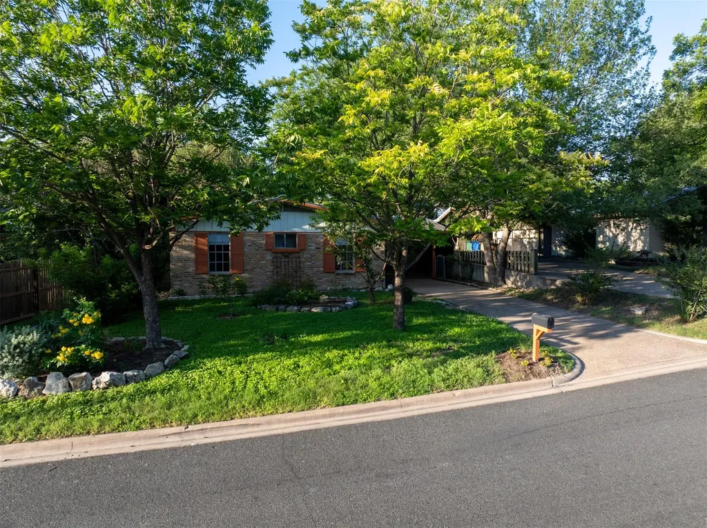 204 La Vista Street Austin TX 78704
